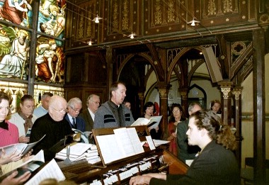 Het Alphonsus koor tijdens een dienst
