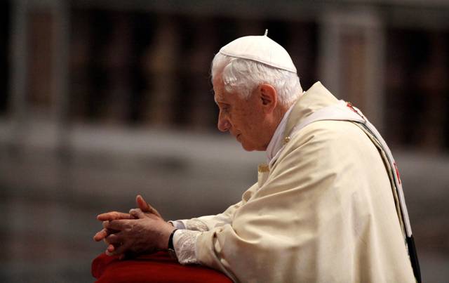 Paus Benedictus bidt
